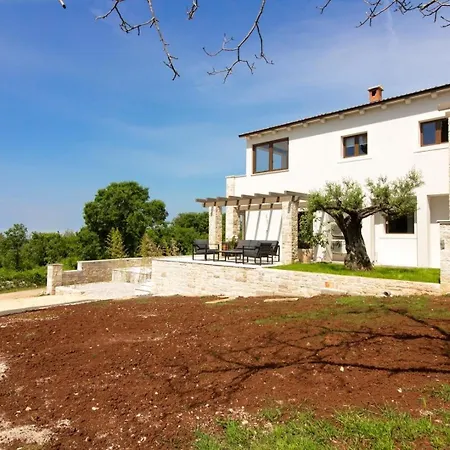 Mit Privatpool Fuer 8 Personen Ca 160 Qm In Golas, Istrien Istrische Riviera *