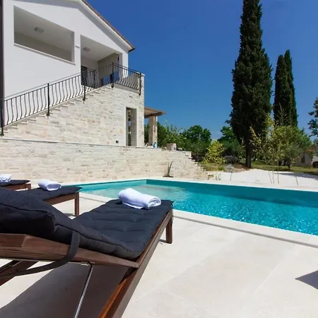 Holiday home Mit Privatpool Fuer 8 Personen Ca 160 Qm In Golas, Istrien Istrische Riviera *