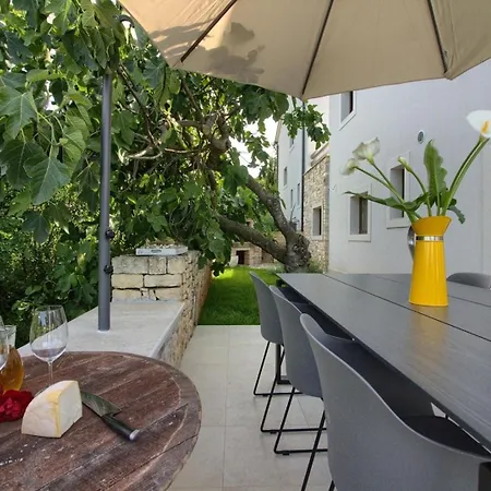 Mit Privatpool Fuer 8 Personen Ca 160 Qm In Golas, Istrien Istrische Riviera *