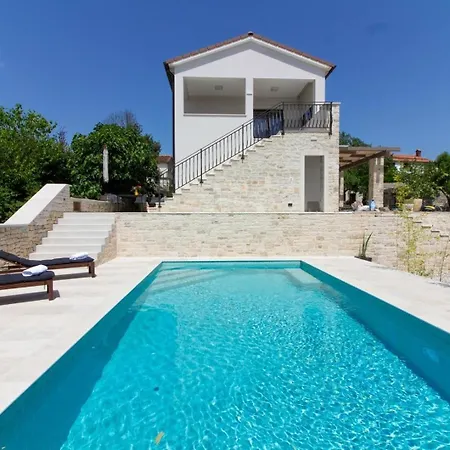 Mit Privatpool Fuer 8 Personen Ca 160 Qm In Golas, Istrien Istrische Riviera